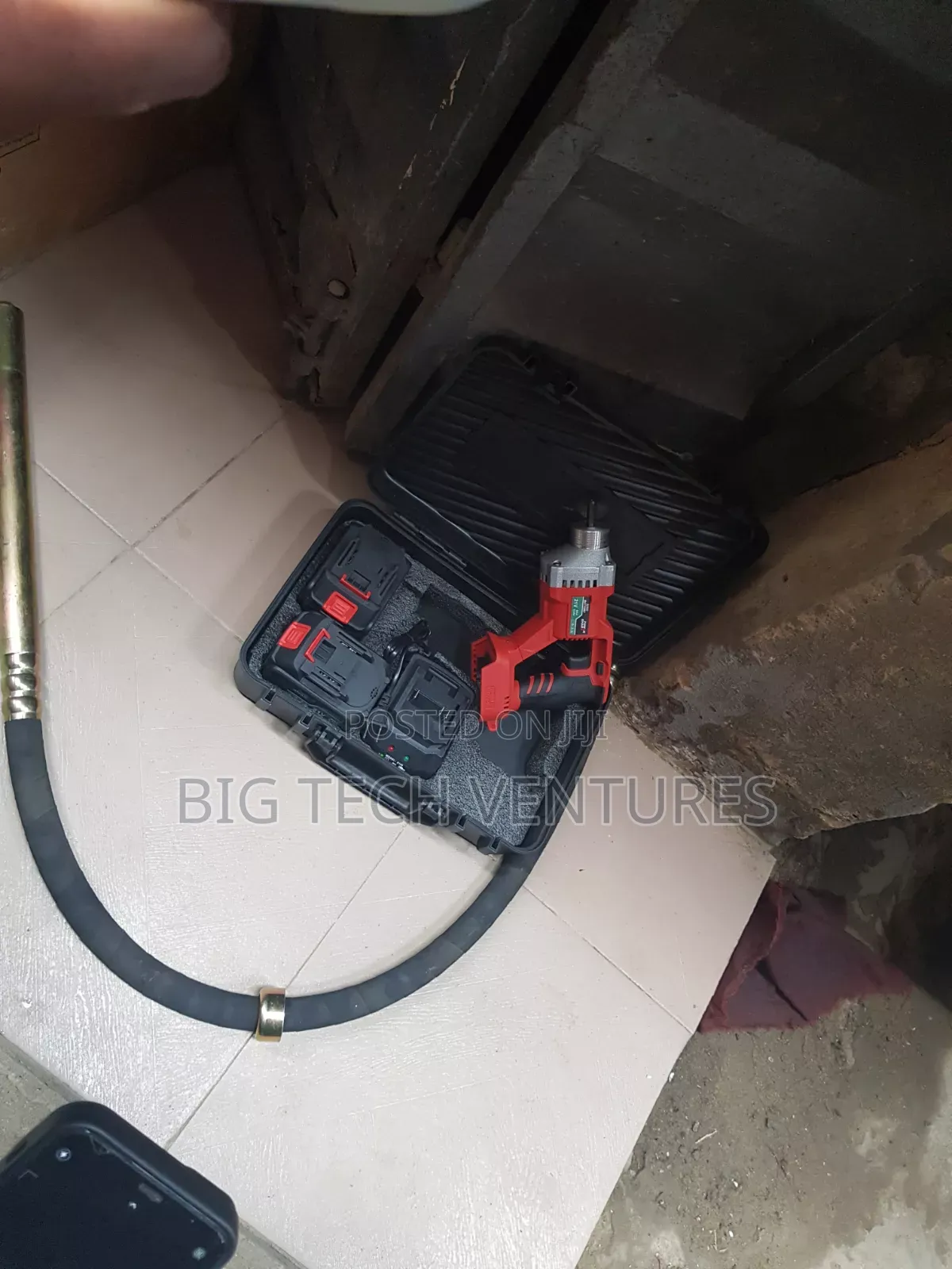 Lithium-Ion Concrete Vibrator (Often Sold as Generic or OEM 21V