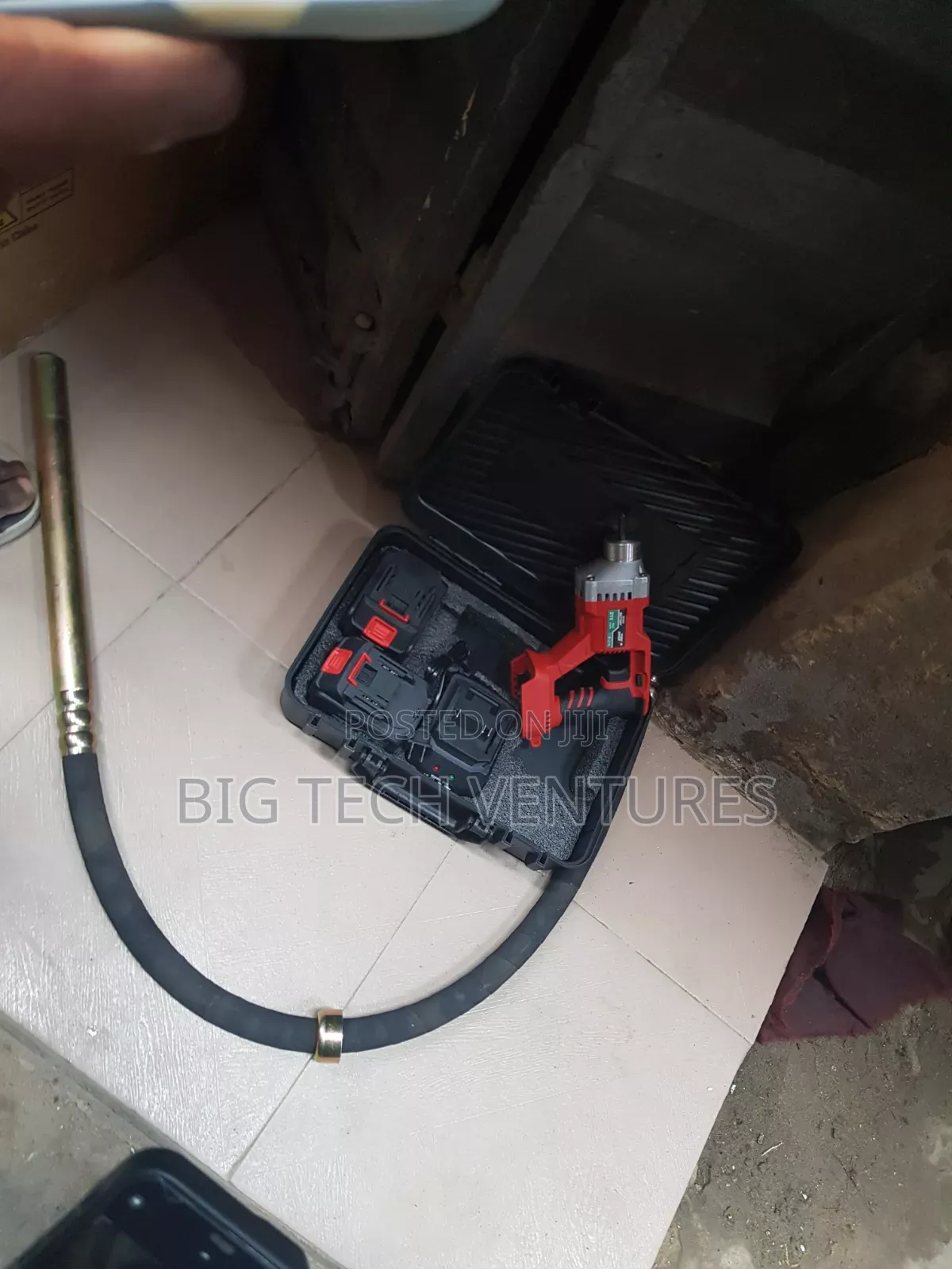 Lithium-Ion Concrete Vibrator (Often Sold as Generic or OEM 21V