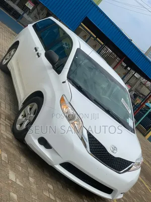 Toyota Sienna LE 7 Passenger 2012 White
