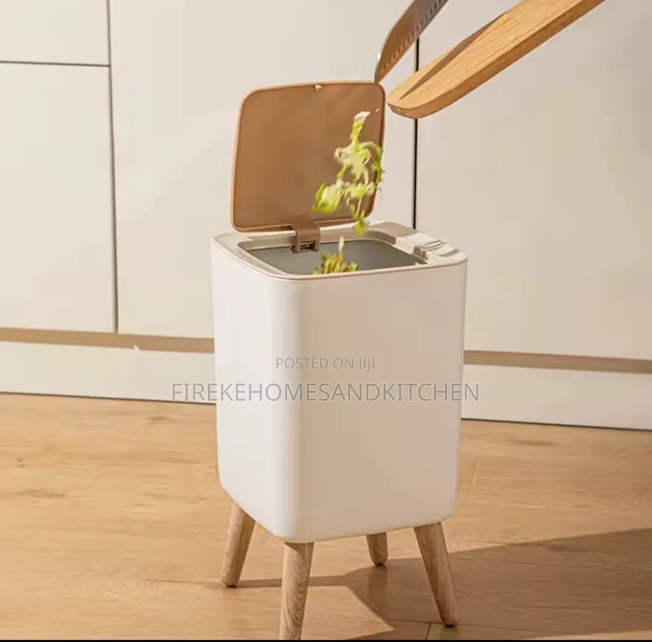High Clamshell Garbage Can