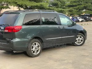 Toyota Sienna XLE Limited AWD 2005 Gray