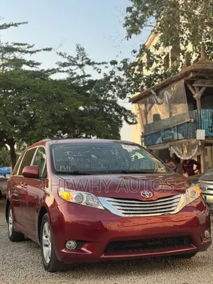 Toyota Sienna LE 7-Passenger 4dr Minivan AWD (3.5L 6cyl 6A) 2015