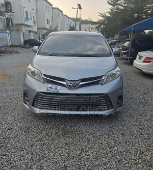 Toyota Sienna LE AWD (3.5L 6cyl 8A) 2018 Silver