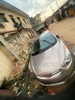 Hyundai Elantra 2013 Gold