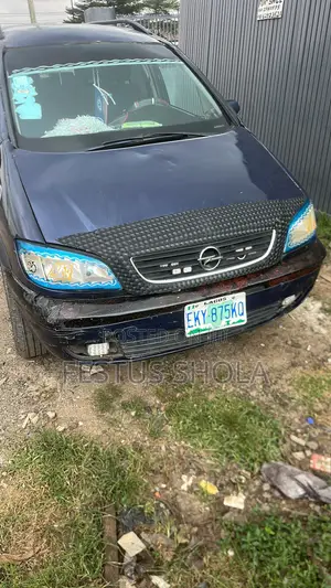 Opel Zafira 2019 Blue