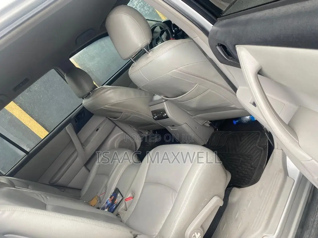 Toyota Highlander 2012 Silver