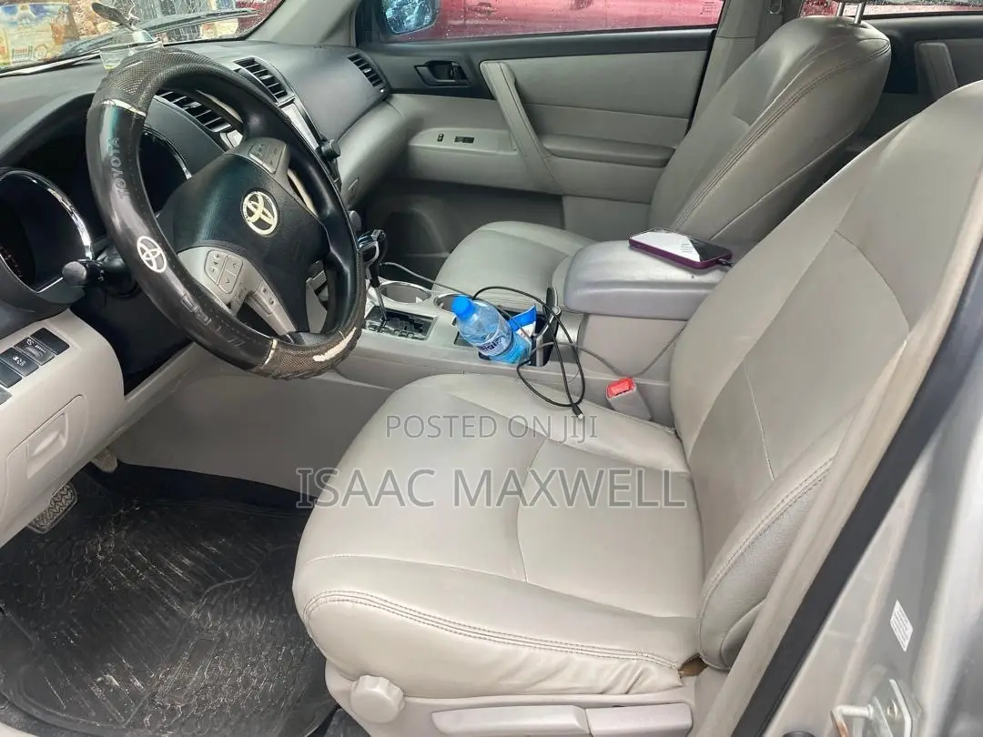 Toyota Highlander 2012 Silver