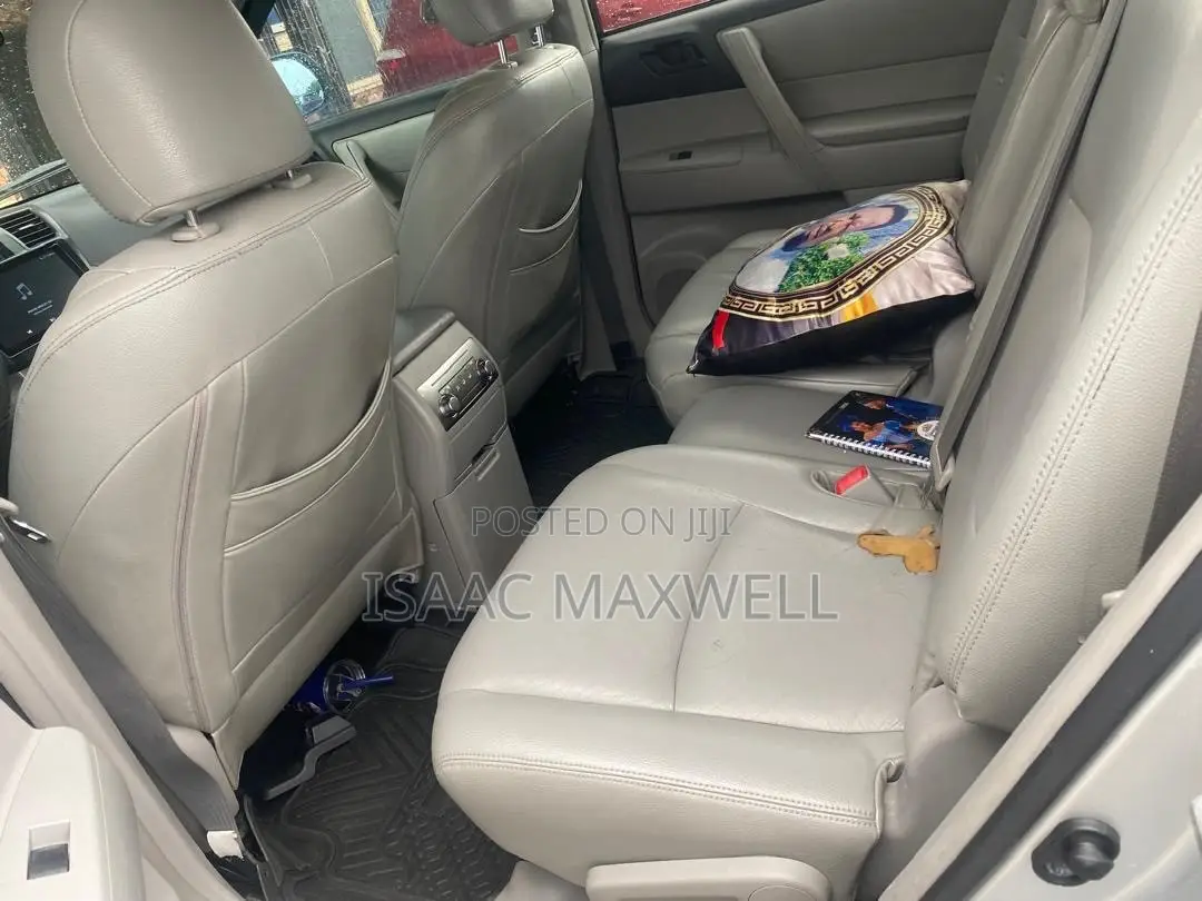 Toyota Highlander 2012 Silver