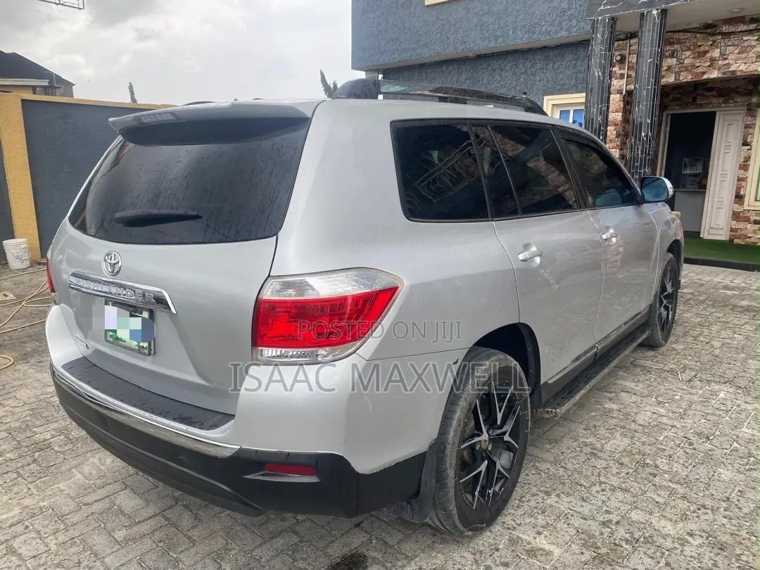 Toyota Highlander 2012 Silver