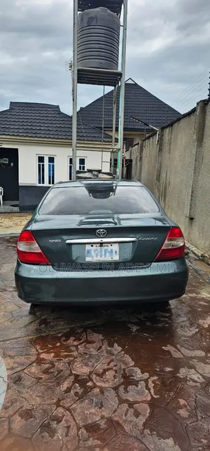 Toyota Camry LE 4dr Sedan (2.4L 4cyl 5M) 2004 Green