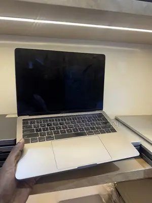 Laptop Apple MacBook Pro 2018 8GB Intel Core i5 SSD 512GB