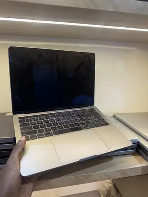 Laptop Apple MacBook Pro 2018 8GB Intel Core i5 SSD 512GB