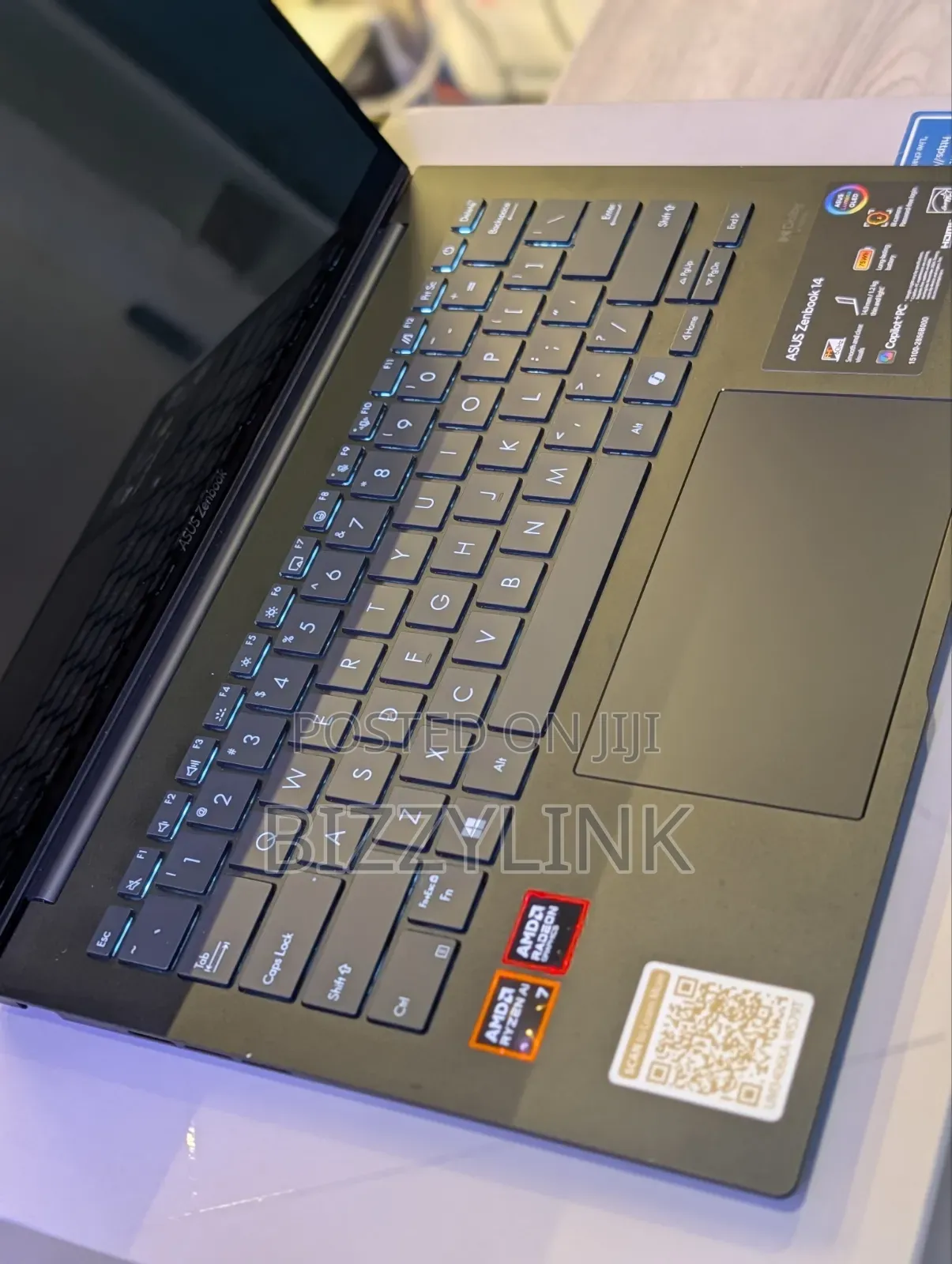 Laptop Asus Zenbook 14 32GB AMD A10 SSD 1T