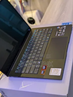 Laptop Asus Zenbook 14 32GB AMD A10 SSD 1T