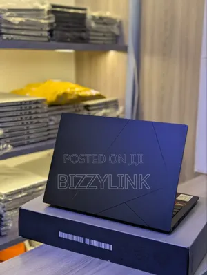 Laptop Asus Zenbook 14 32GB AMD A10 SSD 1T