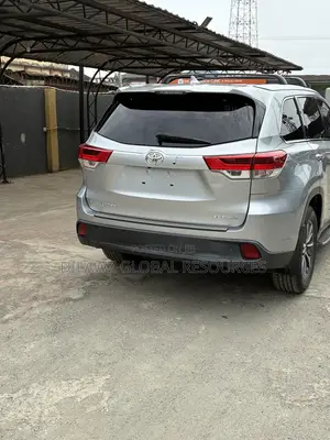 Toyota Highlander XLE 2019 Silver
