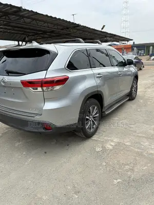 Toyota Highlander XLE 2019 Silver