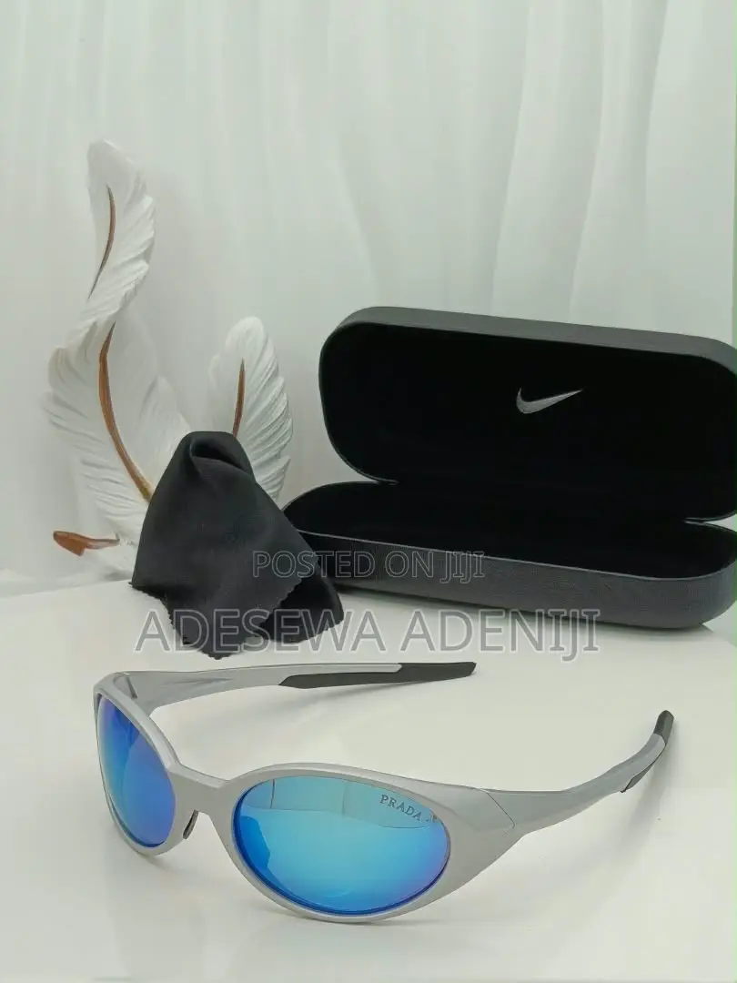 Analog Sunglasses in Cute Design