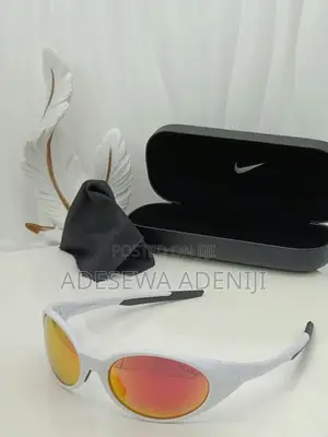 Analog Sunglasses in Cute Design
