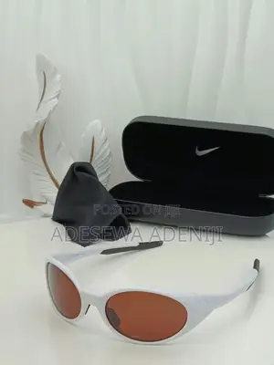 Analog Sunglasses in Cute Design