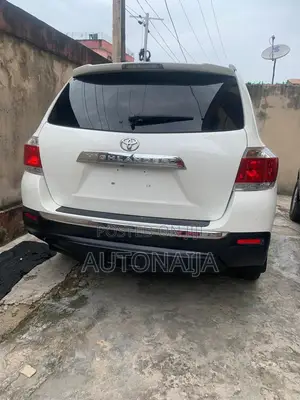 Toyota Highlander 3.5L 4WD 2013 White