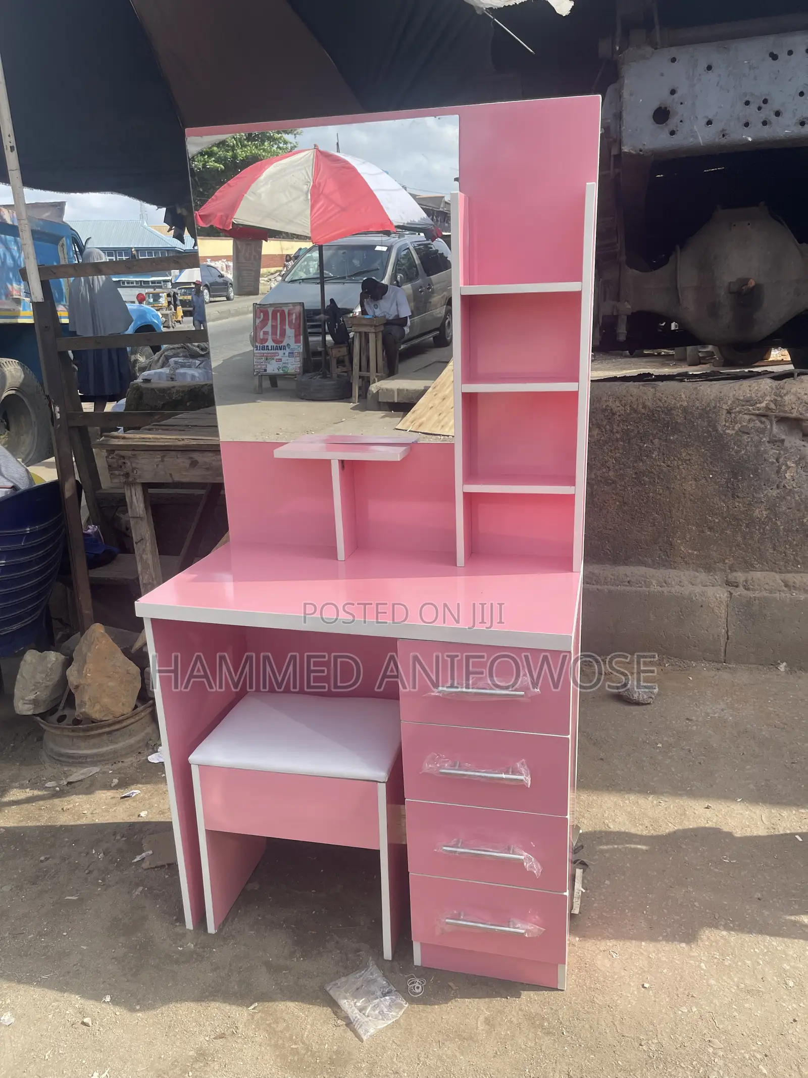 Dreesing Mirror With Stool