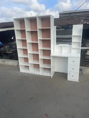 Dreesing Mirror With Show Rack
