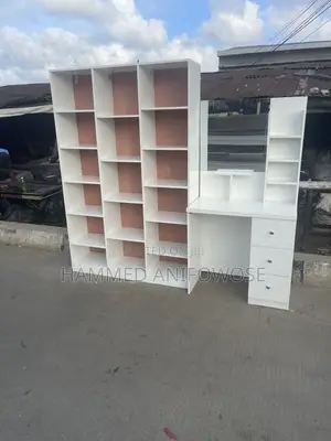 Dreesing Mirror With Show Rack