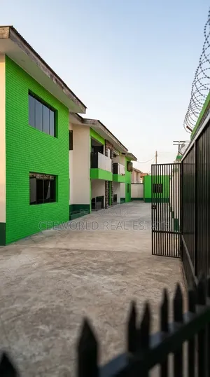 3bdrm Apartment in Abayomi Iwo Road for rent