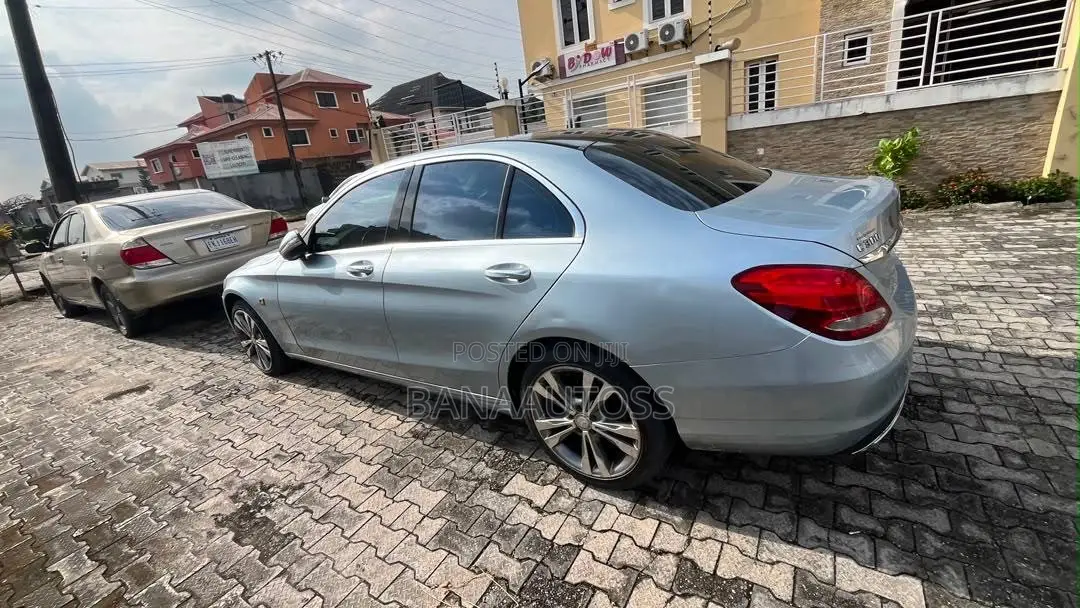 Mercedes-Benz C300 2015