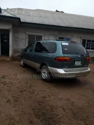 Toyota Sienna XLE & 1 hatch 2000 Blue