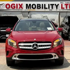 Mercedes-Benz GLA 250 2015 Red