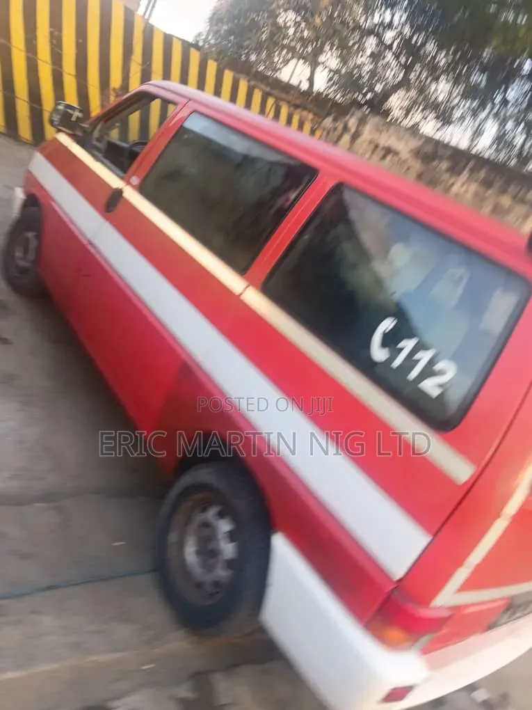 Volkswagen Transporter 2005 Red