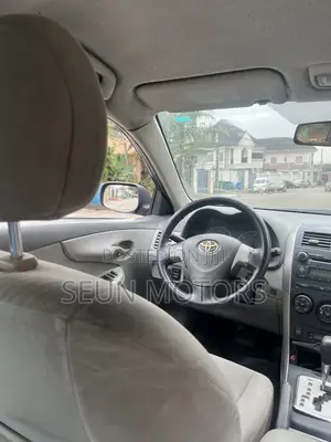 Toyota Corolla 2010 Gray