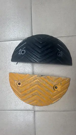 Rubber Speed Bump – Heavy-Duty Road Safety Protector
