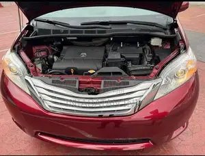 Toyota Sienna 2011 Red