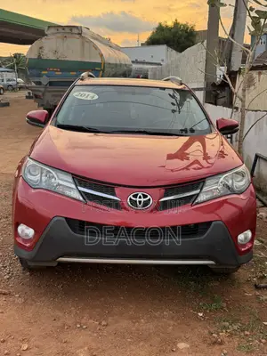 Toyota RAV4 XLE 4dr SUV AWD (2.5L 4cyl 6A) 2014 Red