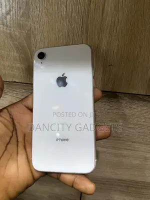 Apple iPhone XR 64 GB White