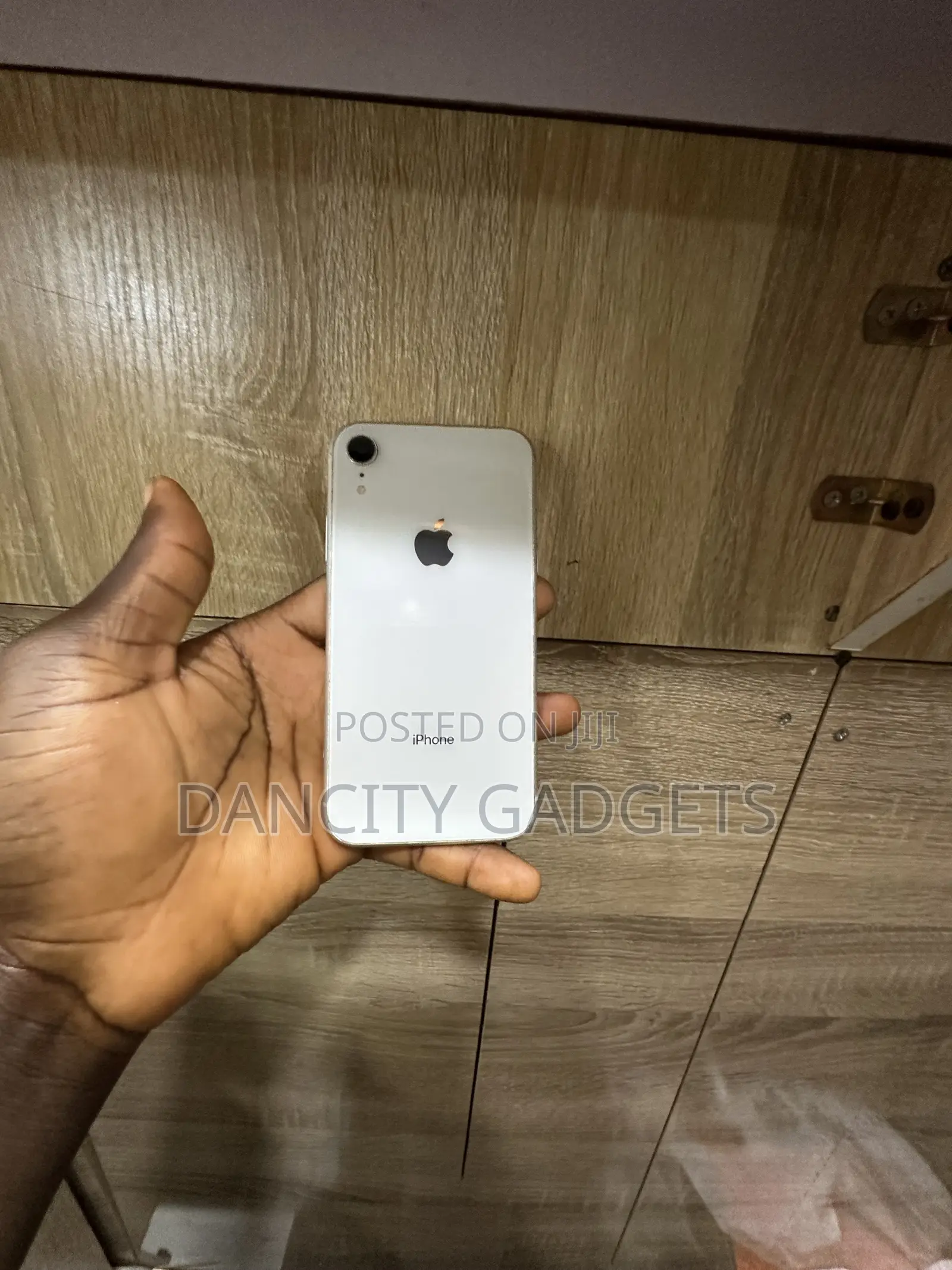 Apple iPhone XR 64 GB White