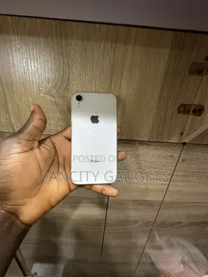 Apple iPhone XR 64 GB White