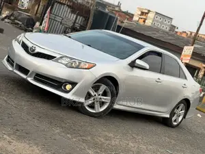 Toyota Camry SE V6 4dr Sedan (3.5L 6cyl 6A) 2013 Silver