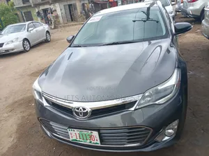 Toyota Avalon XLE Sedar FWD (3.5L 6cyl 6A) 2013 Burgundy