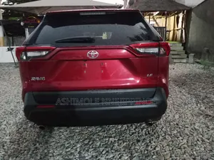 Toyota Highlander LE 2019 Red