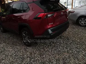 Toyota Highlander LE 2019 Red