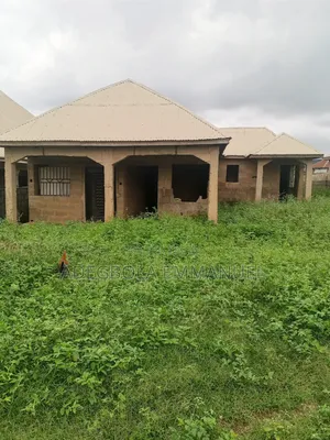3bdrm Block of Flats in Badewole, Akobo for sale