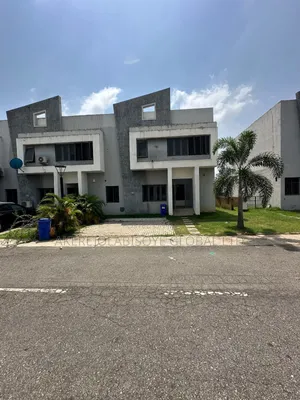 4bdrm Duplex in In An Estate Around for rent