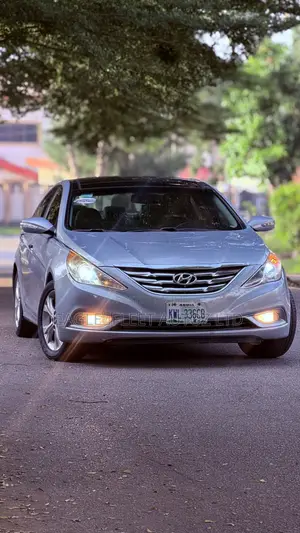 Hyundai Sonata Limited 2.0T Sedan (2.0L 4cyl 6A) 2012 Blue