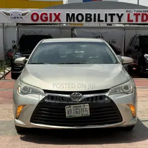 Toyota Camry LE 4dr Sedan (2.5L 4cyl 6A) 2015 Gold