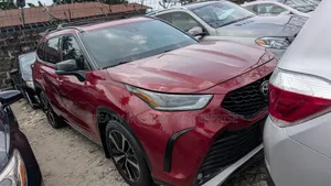Toyota Highlander XSE 2022 Burgundy
