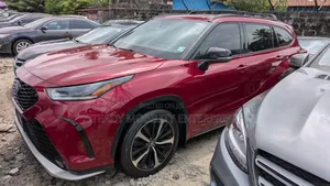 Toyota Highlander XSE 2022 Burgundy